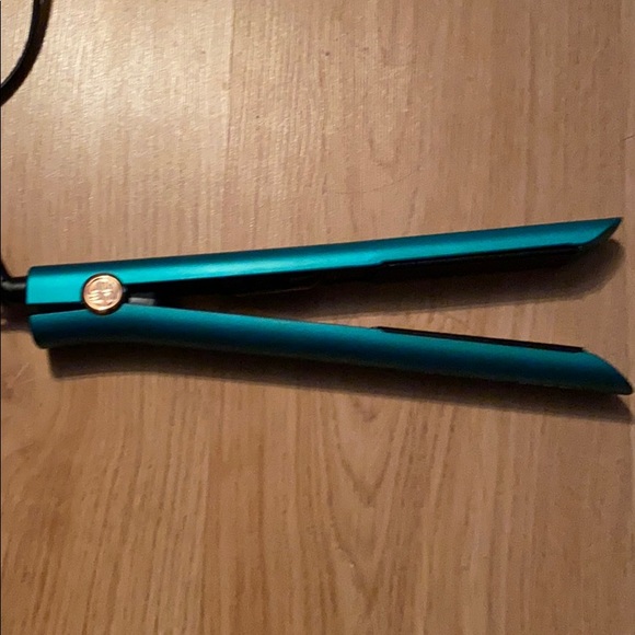 HAIR FETISH - Straightening iron - Picture 3 of 7
